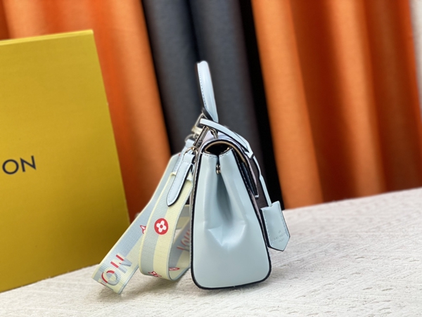 ルイヴィトンバッグ側面デザイン